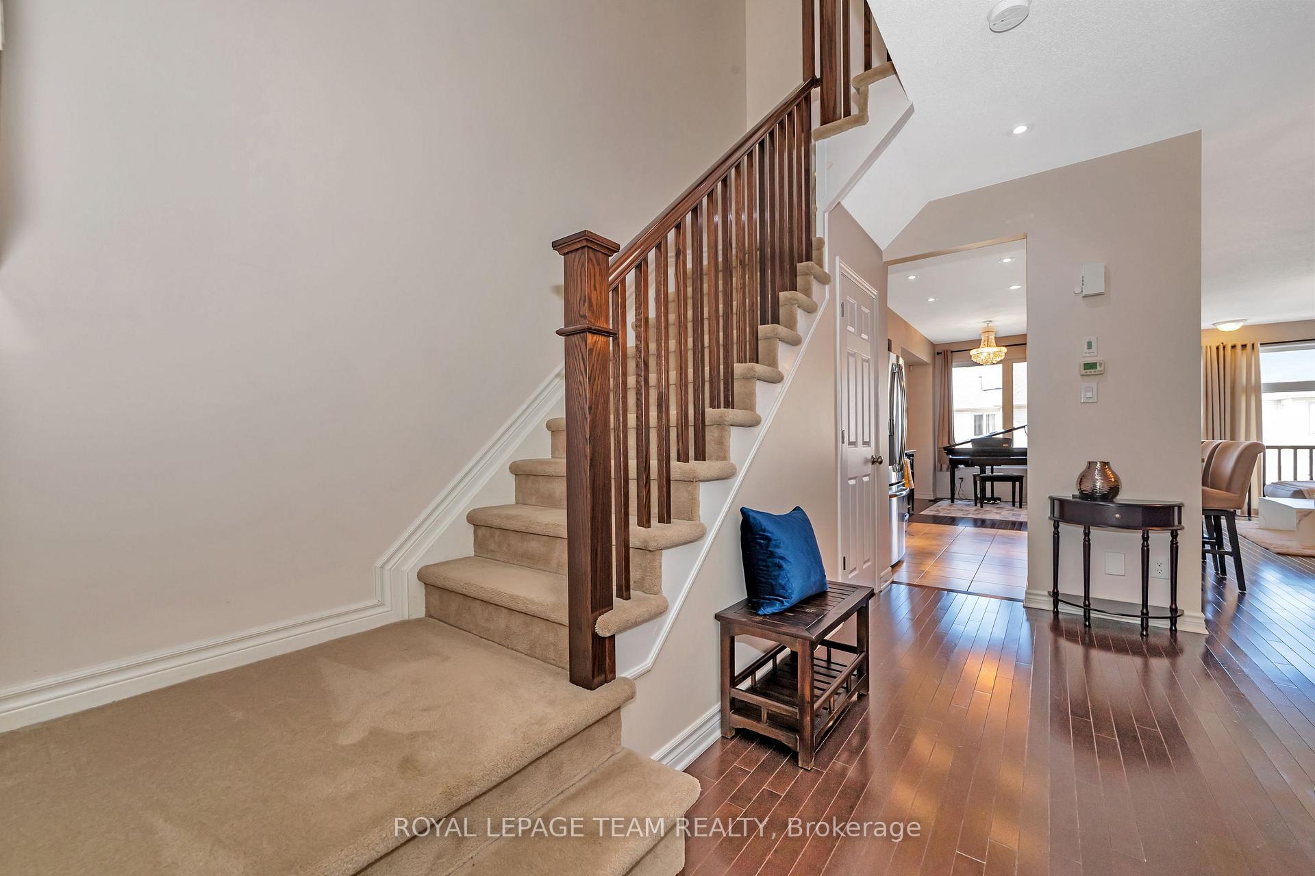 Photo 3 of 916 Fletcher Circle, Ottawa, Kanata - Kanata Lakes/Heritage Hills — HOMEH