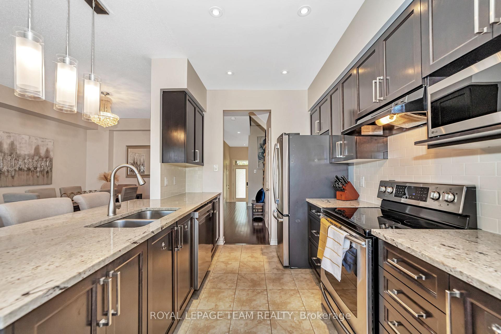 Photo 13 of 916 Fletcher Circle, Ottawa, Kanata - Kanata Lakes/Heritage Hills — HOMEH