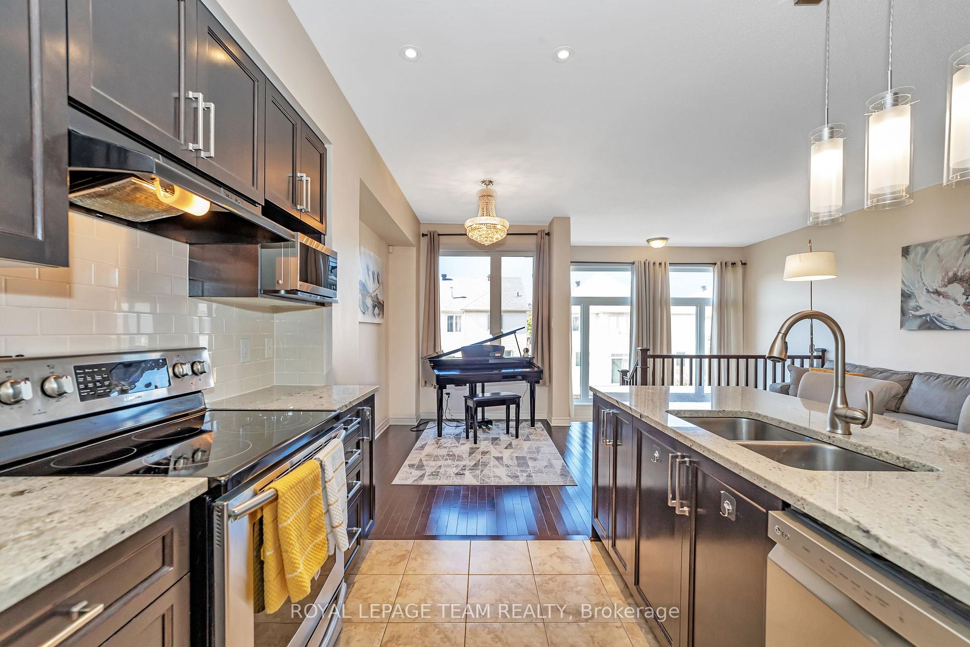 Photo 14 of 916 Fletcher Circle, Ottawa, Kanata - Kanata Lakes/Heritage Hills — HOMEH