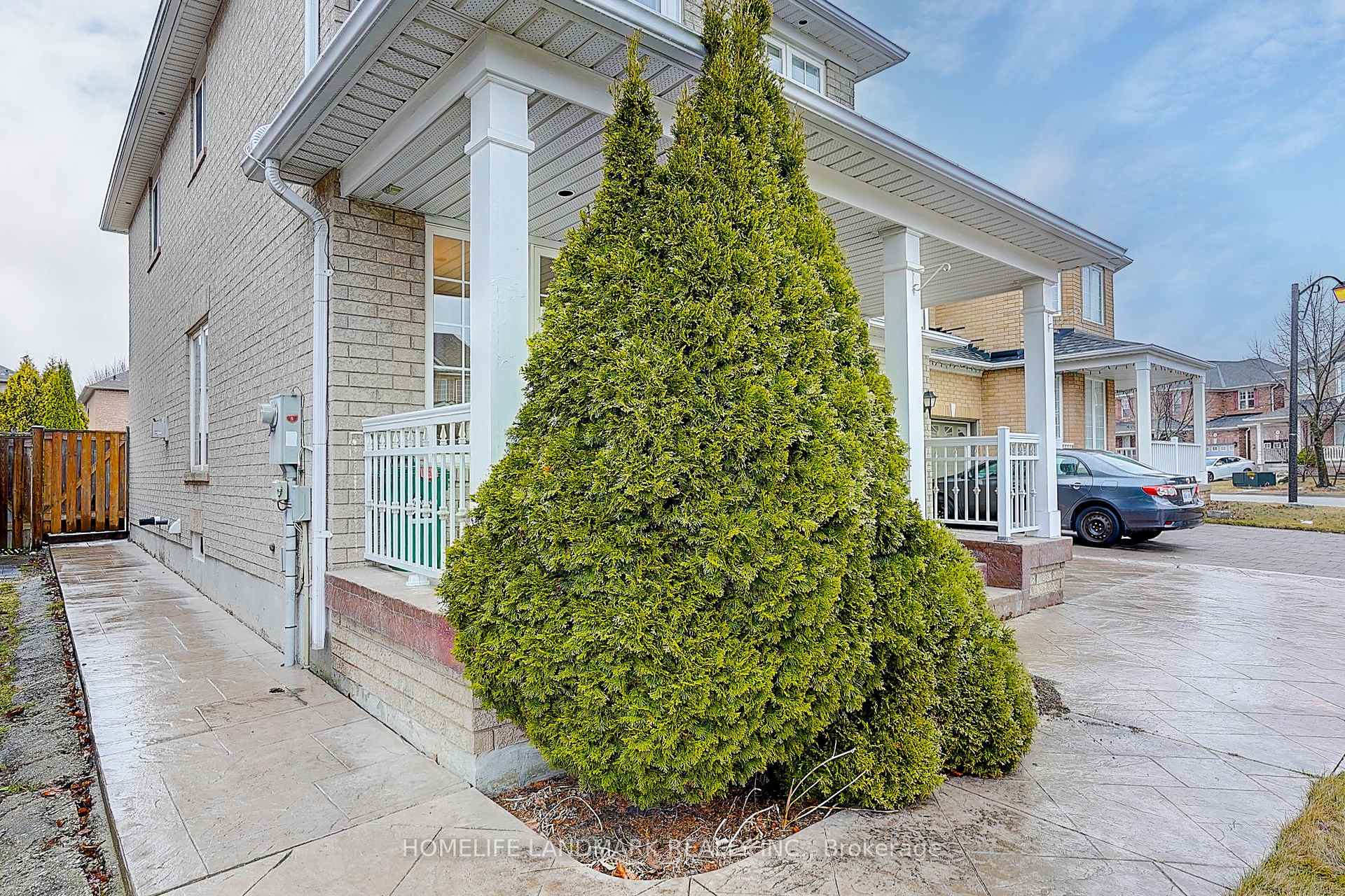 Photo 3 of 16 Eakin Mill Road, Markham, Wismer — HOMEH