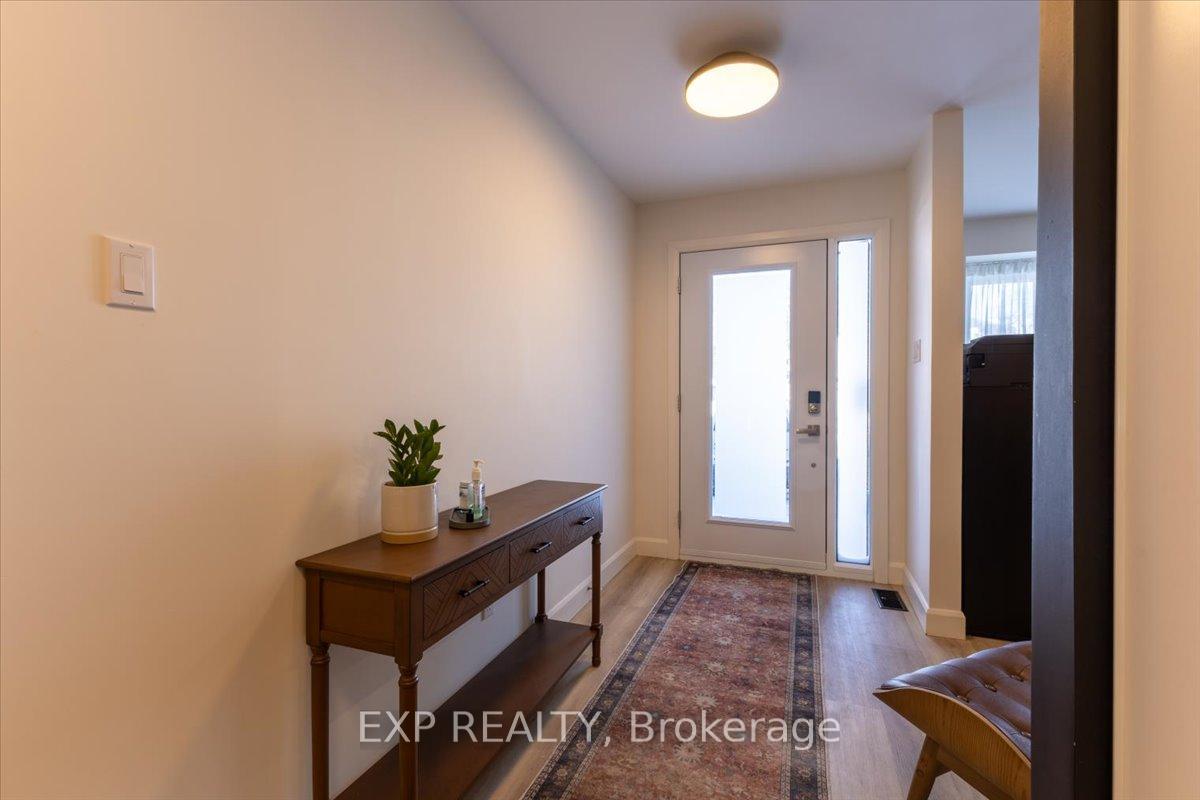 Photo 4 of 12 Harness Lane, Ottawa, Kanata - Bridlewood — HOMEH