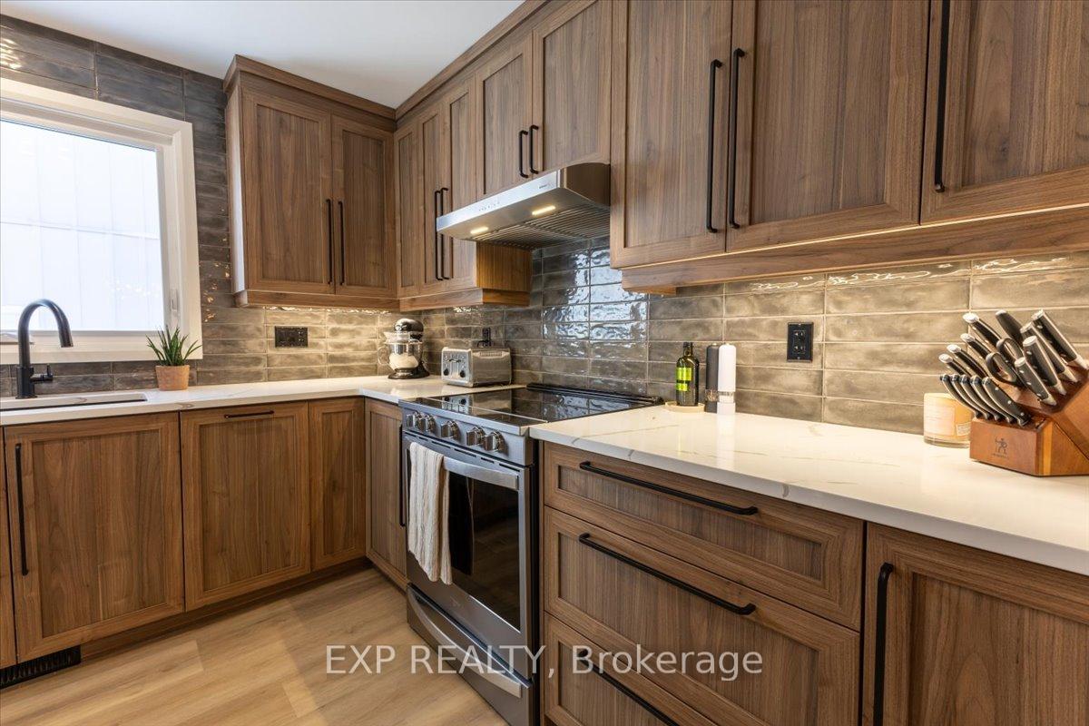 Photo 10 of 12 Harness Lane, Ottawa, Kanata - Bridlewood — HOMEH