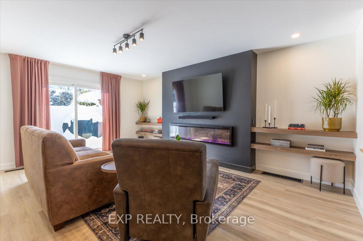 Photo 13 of 12 Harness Lane, Ottawa, Kanata - Bridlewood — HOMEH