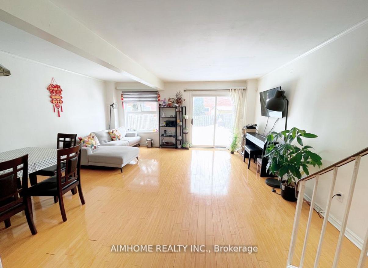 Photo 3 of 16 Upton Crescent, Markham, Milliken Mills West — HOMEH