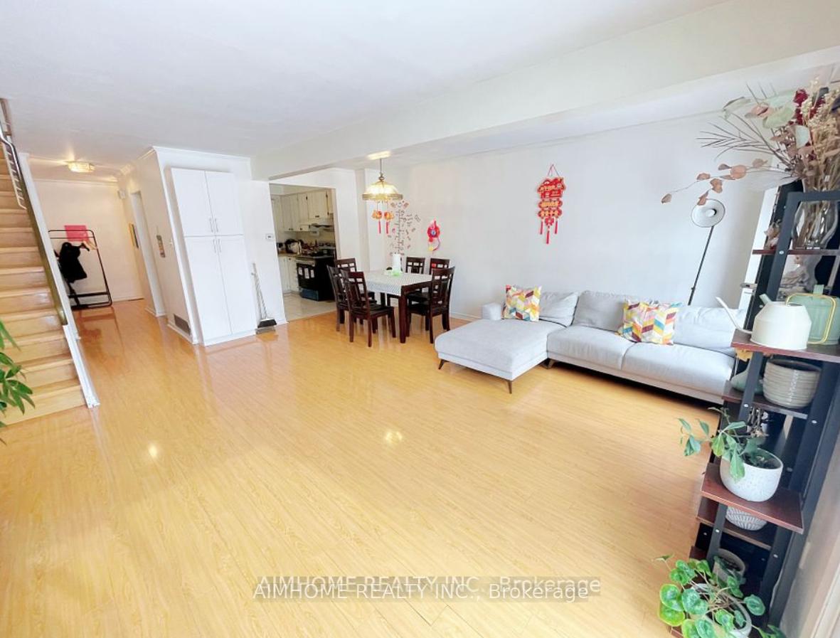 Photo 5 of 16 Upton Crescent, Markham, Milliken Mills West — HOMEH