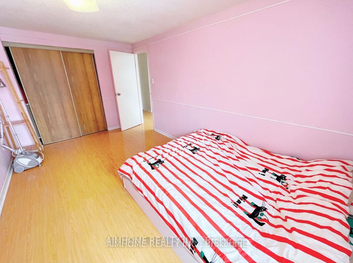 Photo 8 of 16 Upton Crescent, Markham, Milliken Mills West — HOMEH