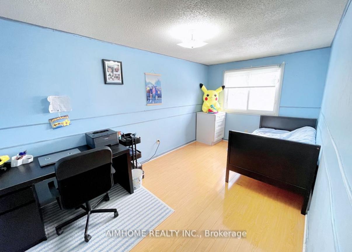 Photo 9 of 16 Upton Crescent, Markham, Milliken Mills West — HOMEH