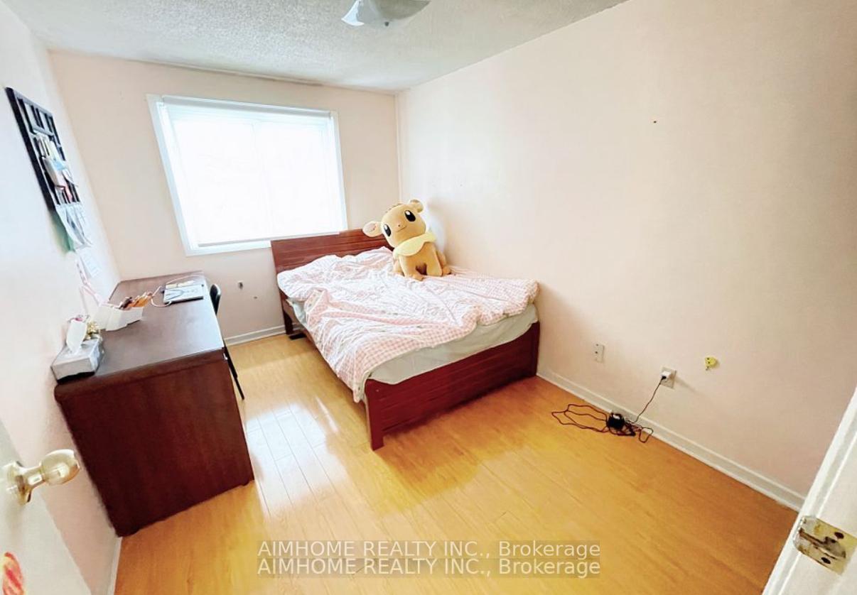 Photo 10 of 16 Upton Crescent, Markham, Milliken Mills West — HOMEH
