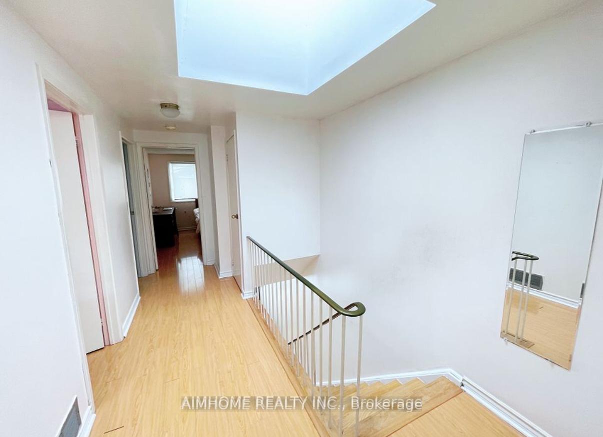 Photo 11 of 16 Upton Crescent, Markham, Milliken Mills West — HOMEH