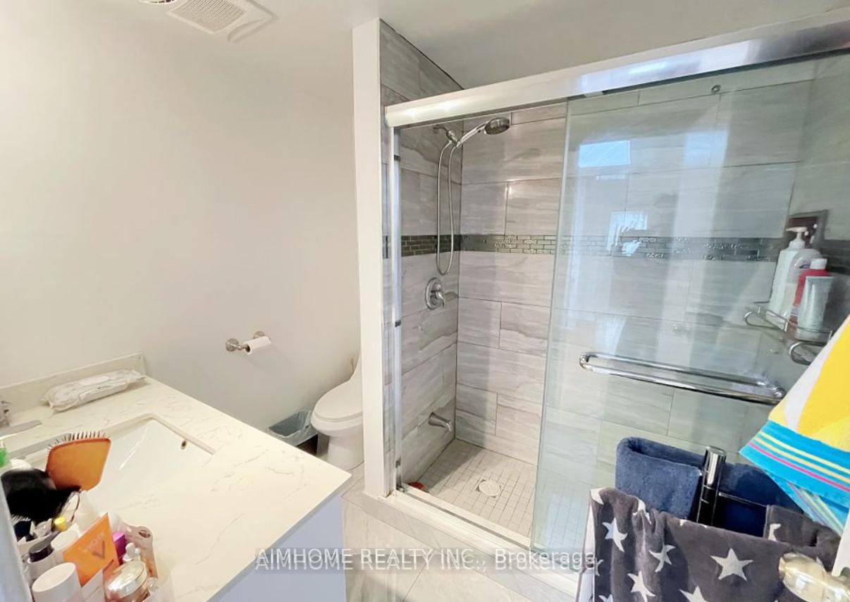 Photo 12 of 16 Upton Crescent, Markham, Milliken Mills West — HOMEH