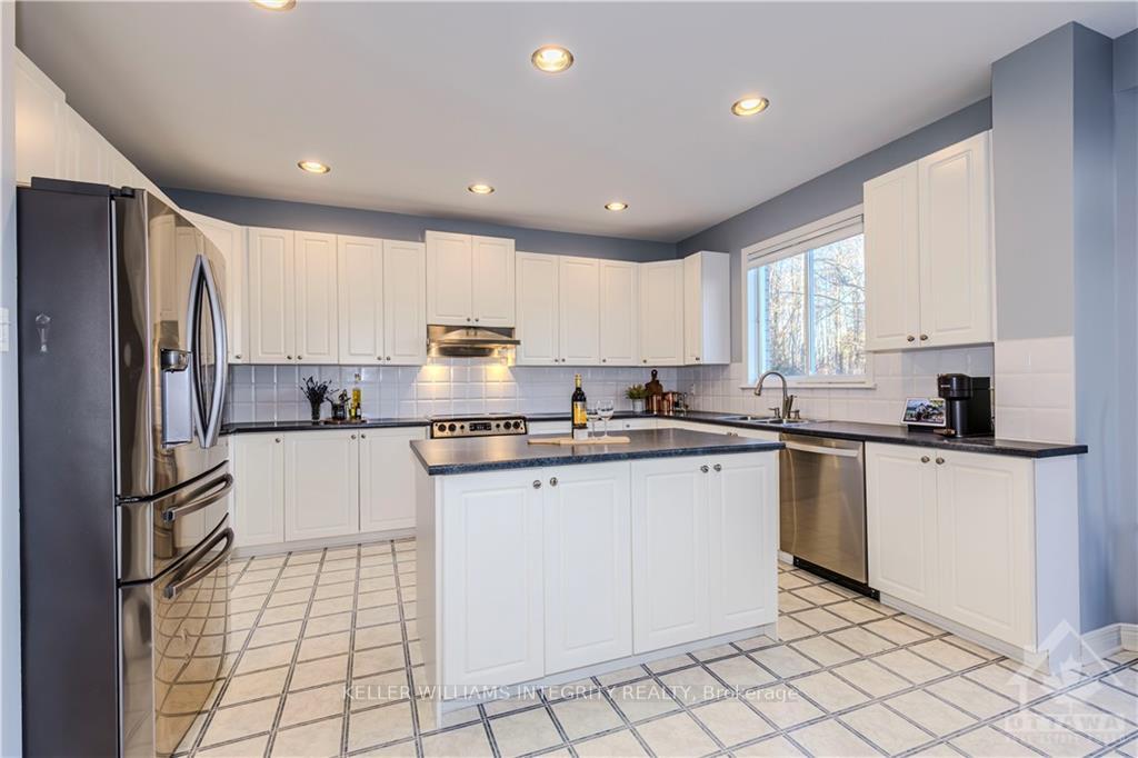 Photo 9 of 72 Kenins Crescent, Ottawa, Kanata - Kanata Lakes/Heritage Hills — HOMEH
