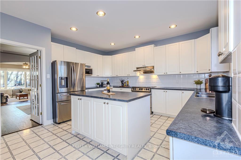 Photo 10 of 72 Kenins Crescent, Ottawa, Kanata - Kanata Lakes/Heritage Hills — HOMEH