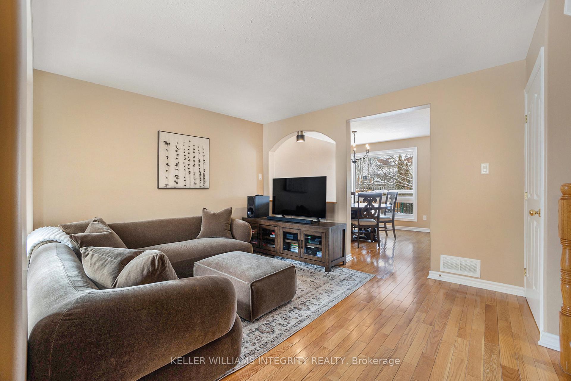 Photo 2 of 16 Woliston Crescent, Ottawa, Kanata - Morgan's Grant/South March — HOMEH