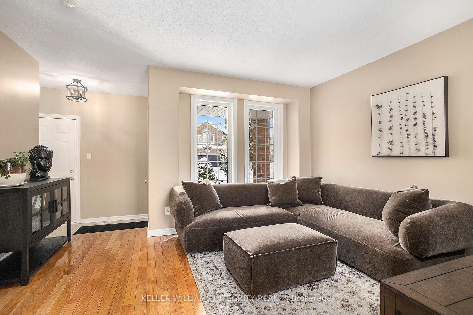Photo 3 of 16 Woliston Crescent, Ottawa, Kanata - Morgan's Grant/South March — HOMEH