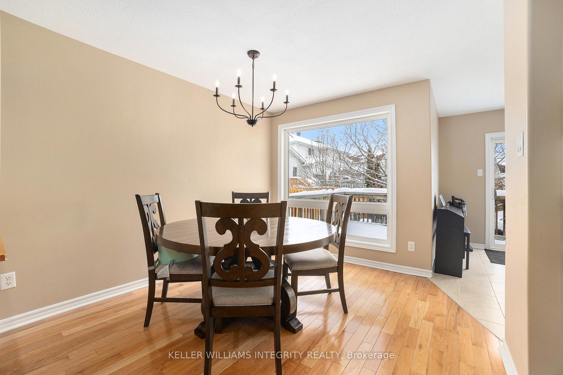 Photo 4 of 16 Woliston Crescent, Ottawa, Kanata - Morgan's Grant/South March — HOMEH