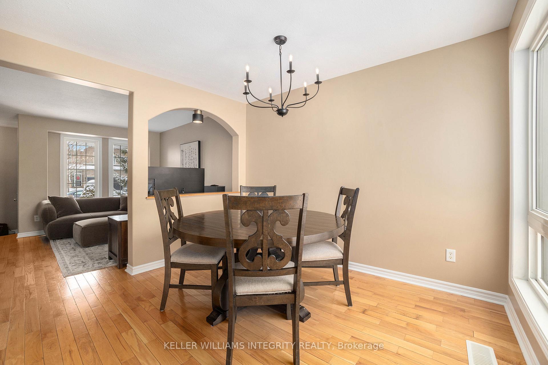 Photo 5 of 16 Woliston Crescent, Ottawa, Kanata - Morgan's Grant/South March — HOMEH