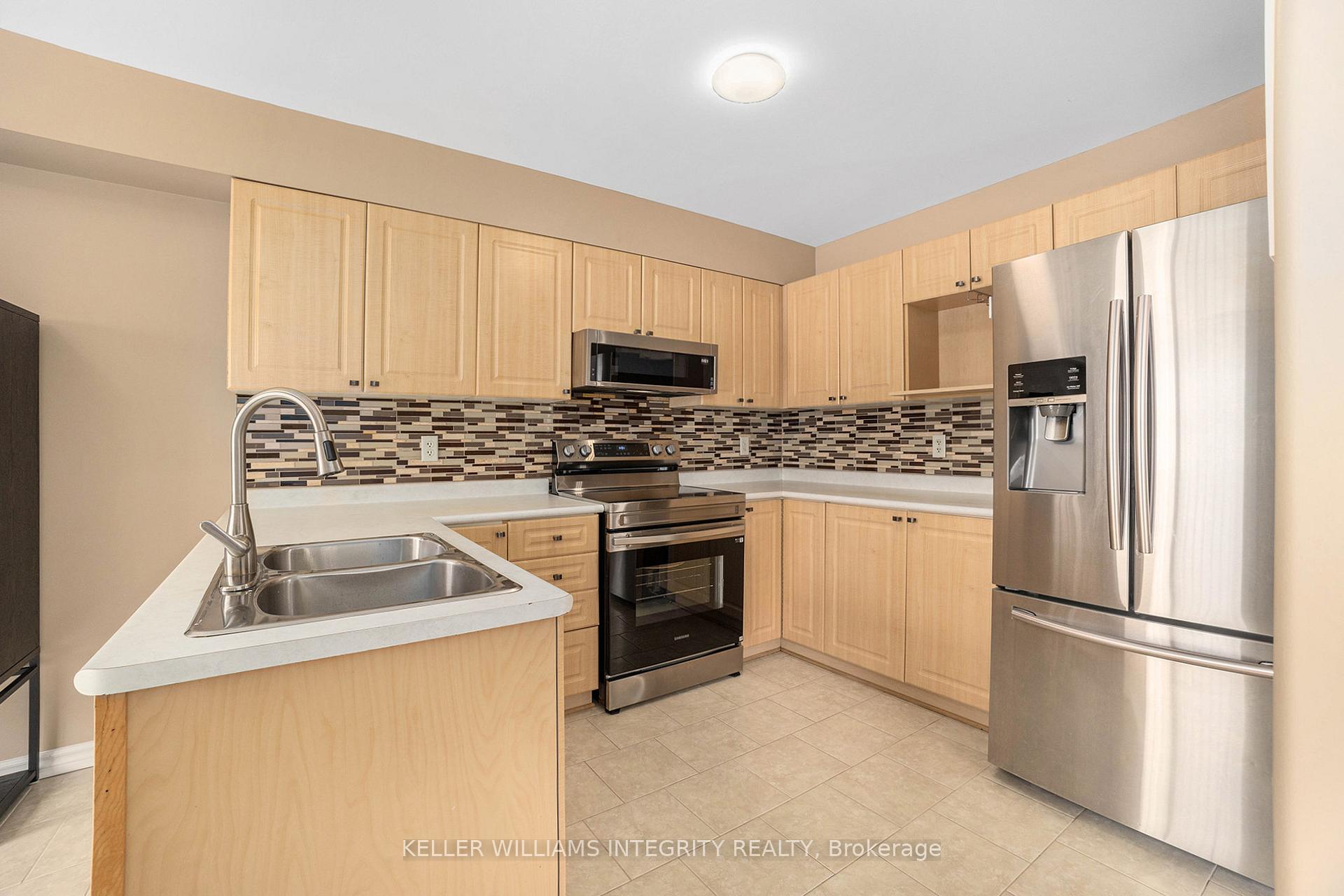 Photo 6 of 16 Woliston Crescent, Ottawa, Kanata - Morgan's Grant/South March — HOMEH