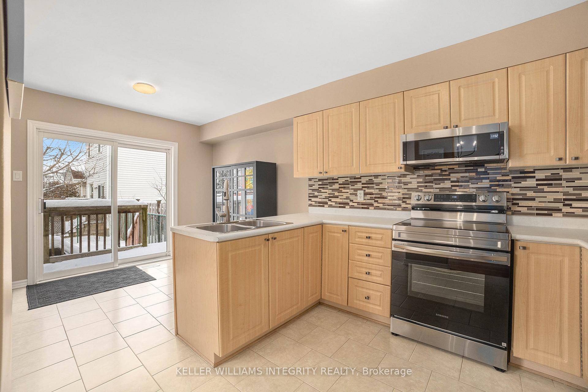 Photo 7 of 16 Woliston Crescent, Ottawa, Kanata - Morgan's Grant/South March — HOMEH