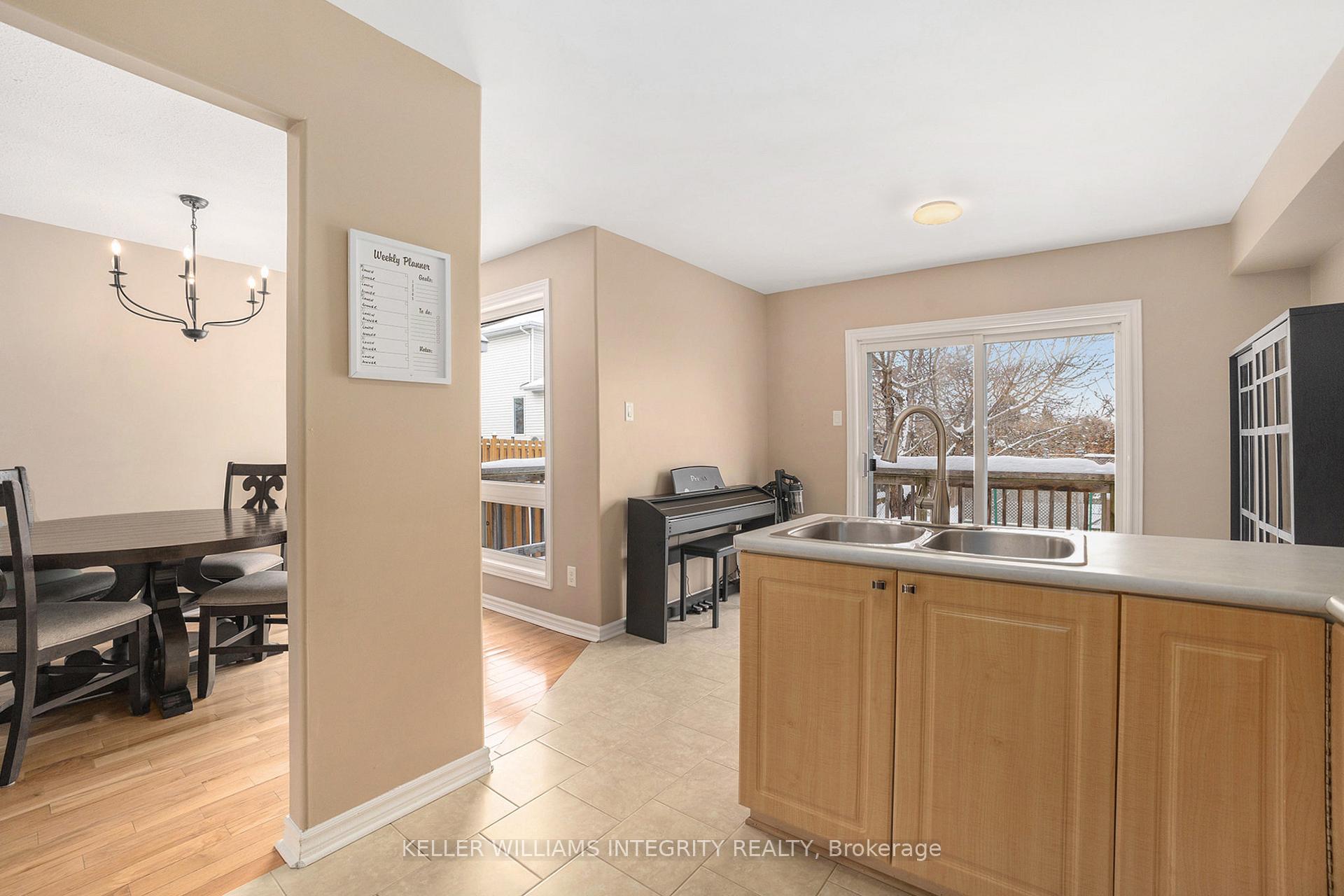 Photo 8 of 16 Woliston Crescent, Ottawa, Kanata - Morgan's Grant/South March — HOMEH