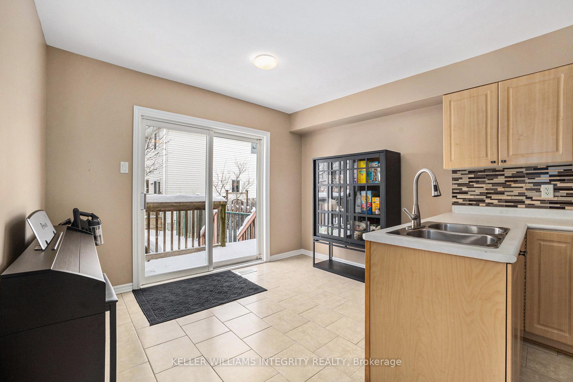 Photo 9 of 16 Woliston Crescent, Ottawa, Kanata - Morgan's Grant/South March — HOMEH