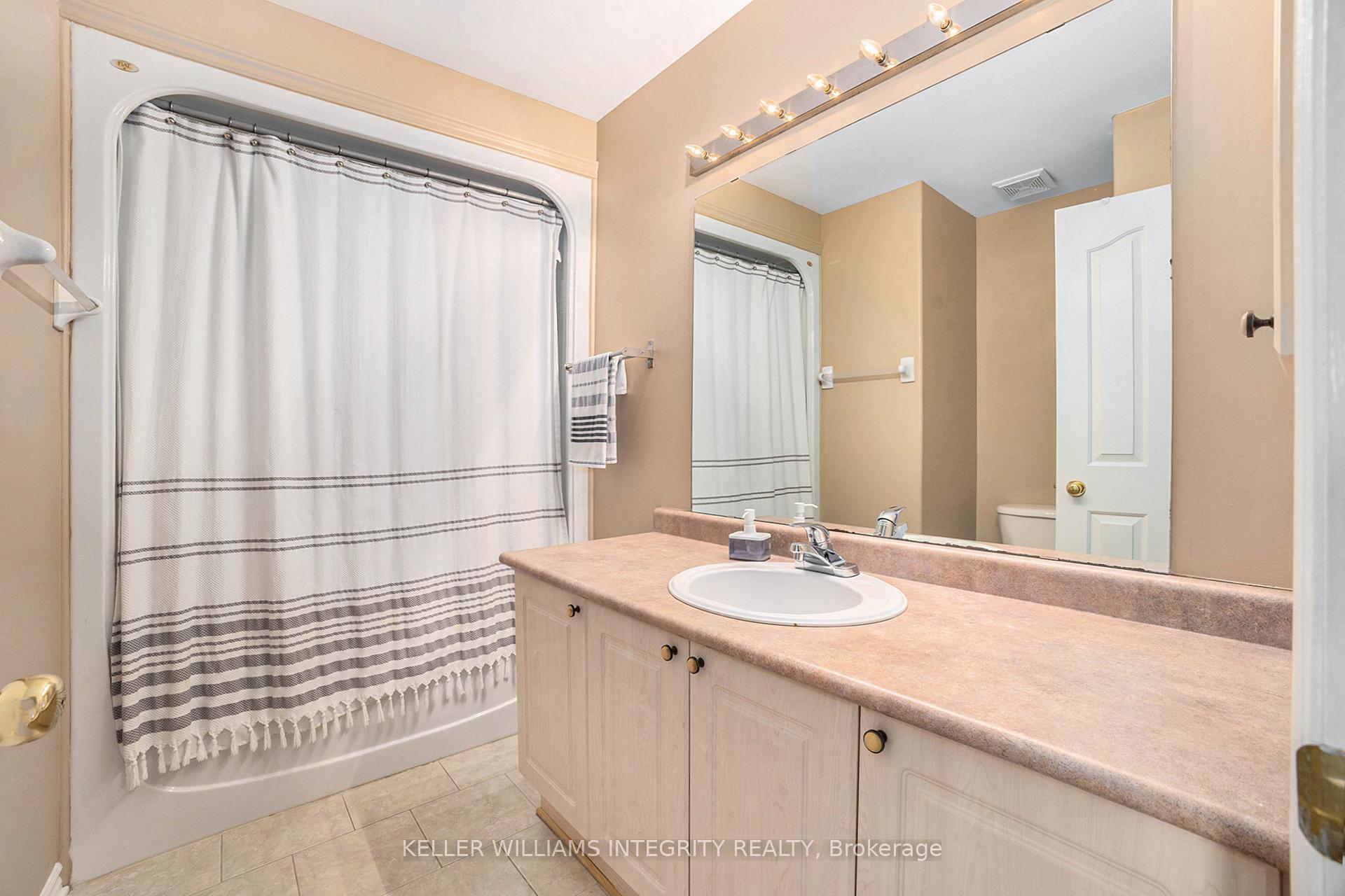 Photo 15 of 16 Woliston Crescent, Ottawa, Kanata - Morgan's Grant/South March — HOMEH