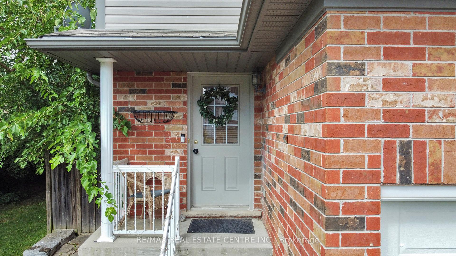 Photo 3 of 51 Madeleine Street N, Kitchener — HOMEH