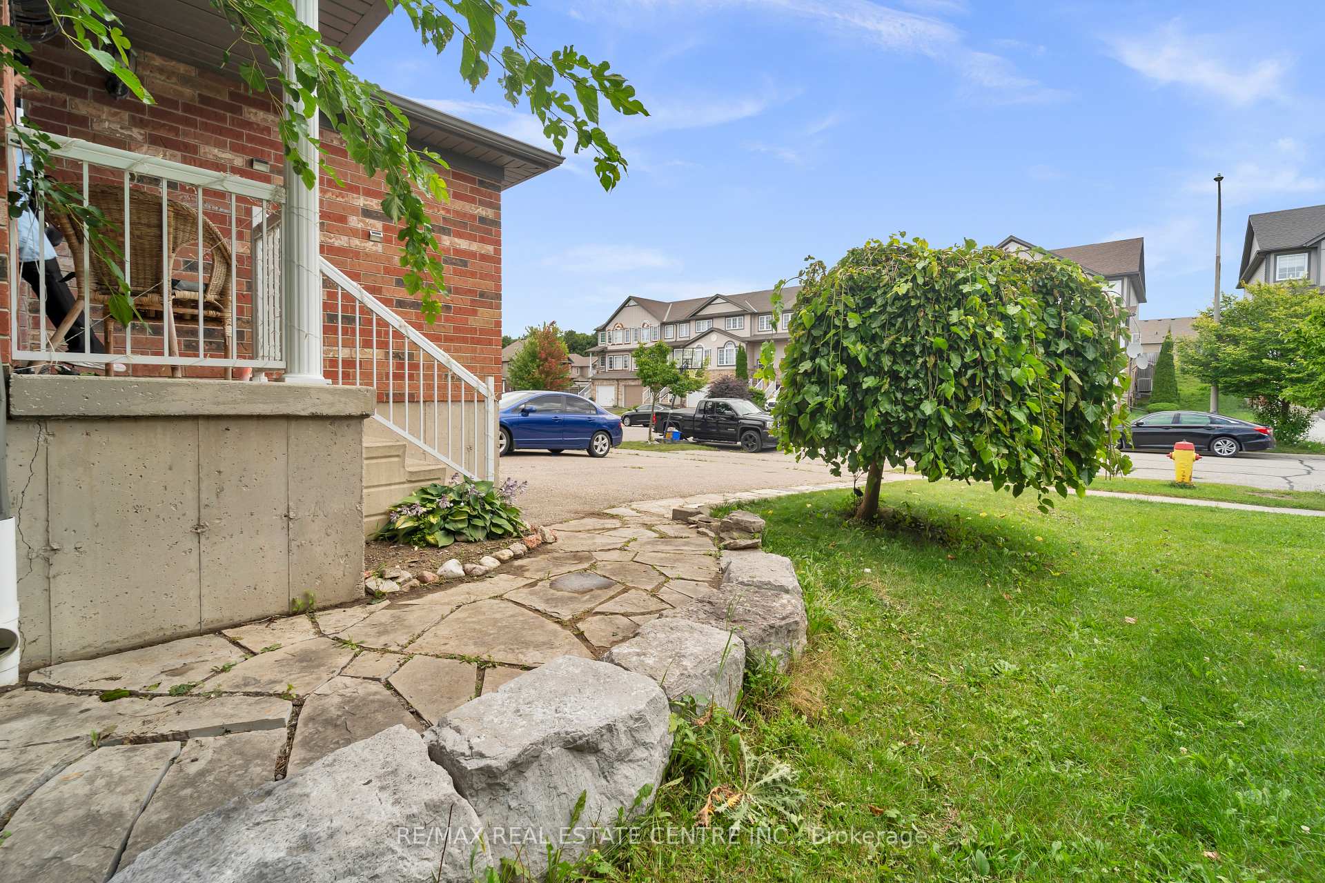 Photo 4 of 51 Madeleine Street N, Kitchener — HOMEH