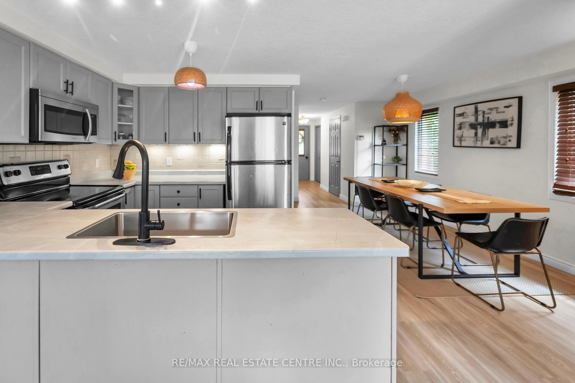Photo 5 of 51 Madeleine Street N, Kitchener — HOMEH