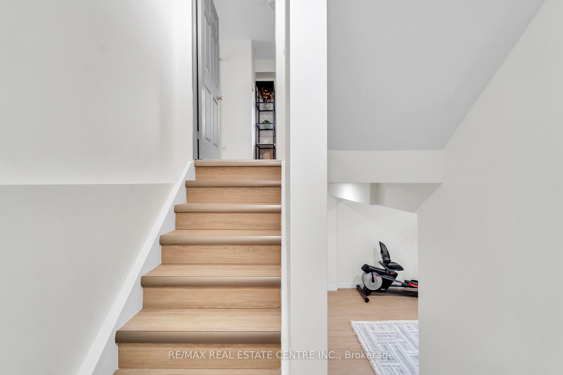 Photo 21 of 51 Madeleine Street N, Kitchener — HOMEH
