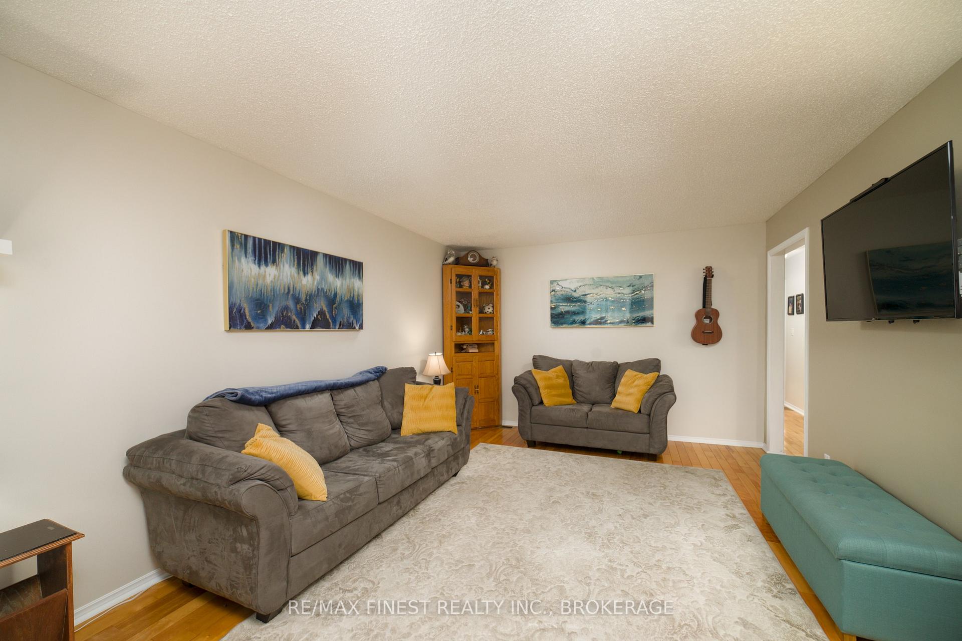 Photo 8 of 23 Dauphin Avenue, Kingston, Rideau — HOMEH