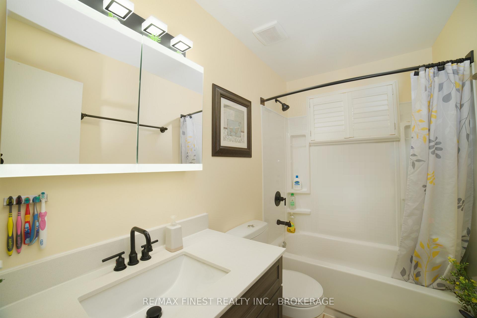 Photo 11 of 23 Dauphin Avenue, Kingston, Rideau — HOMEH