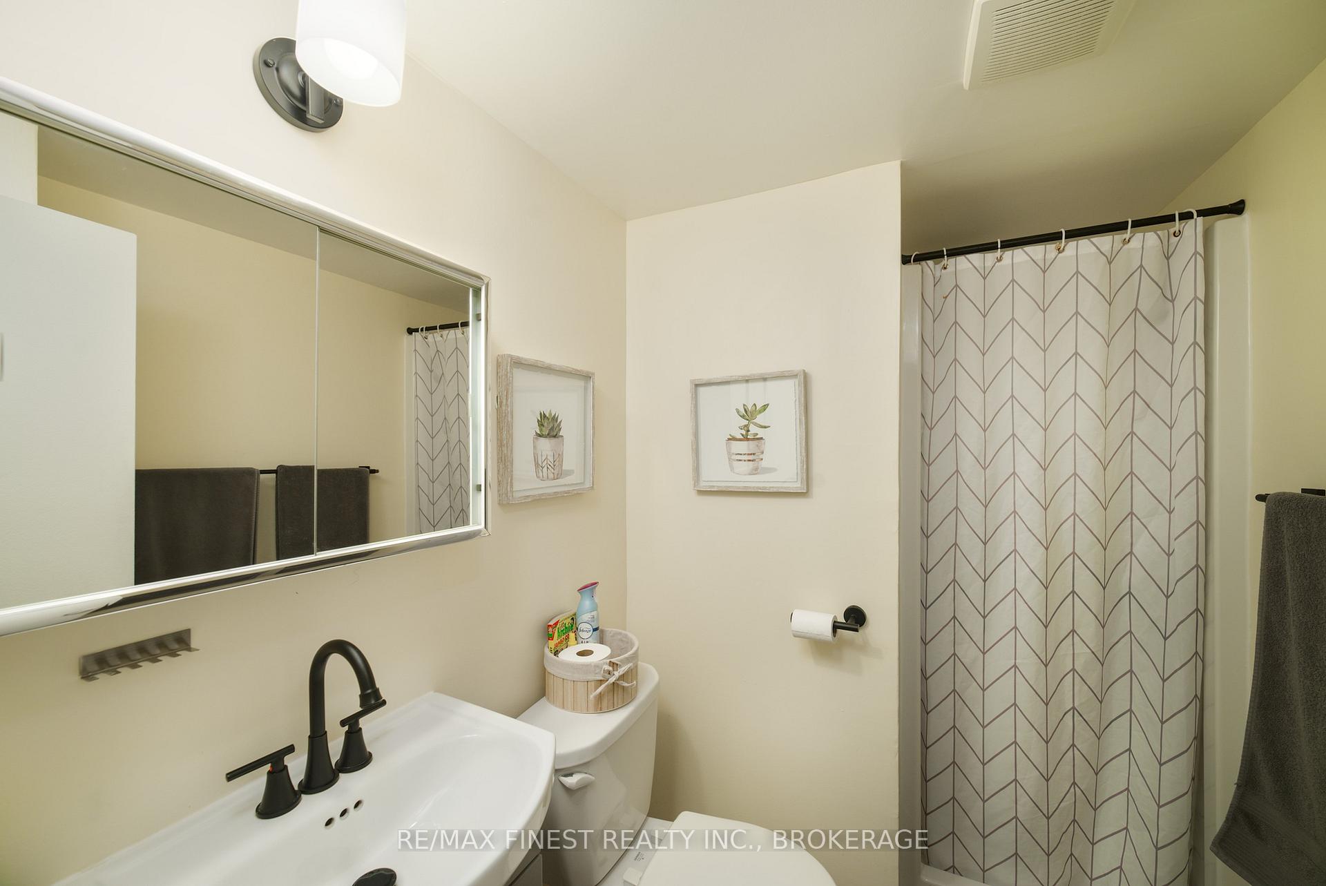 Photo 20 of 23 Dauphin Avenue, Kingston, Rideau — HOMEH