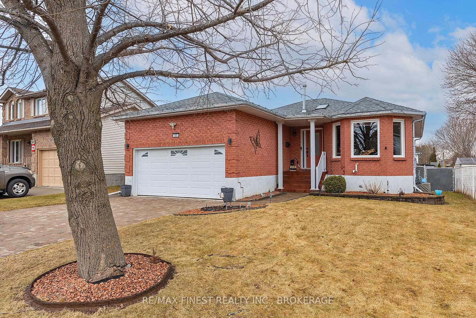 Photo 2 of 525 Citation Crescent, Kingston, City Southwest — HOMEH