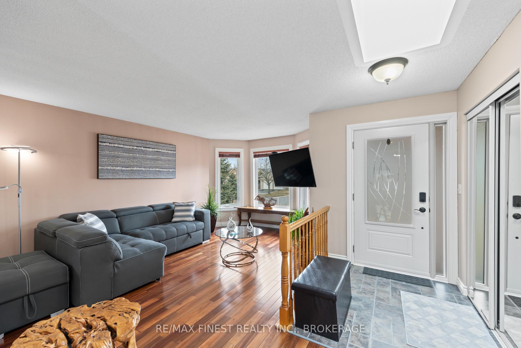 Photo 3 of 525 Citation Crescent, Kingston, City Southwest — HOMEH