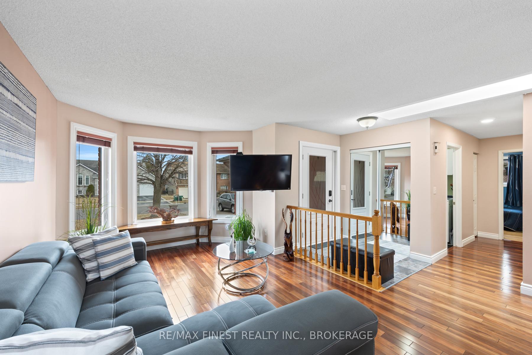 Photo 4 of 525 Citation Crescent, Kingston, City Southwest — HOMEH
