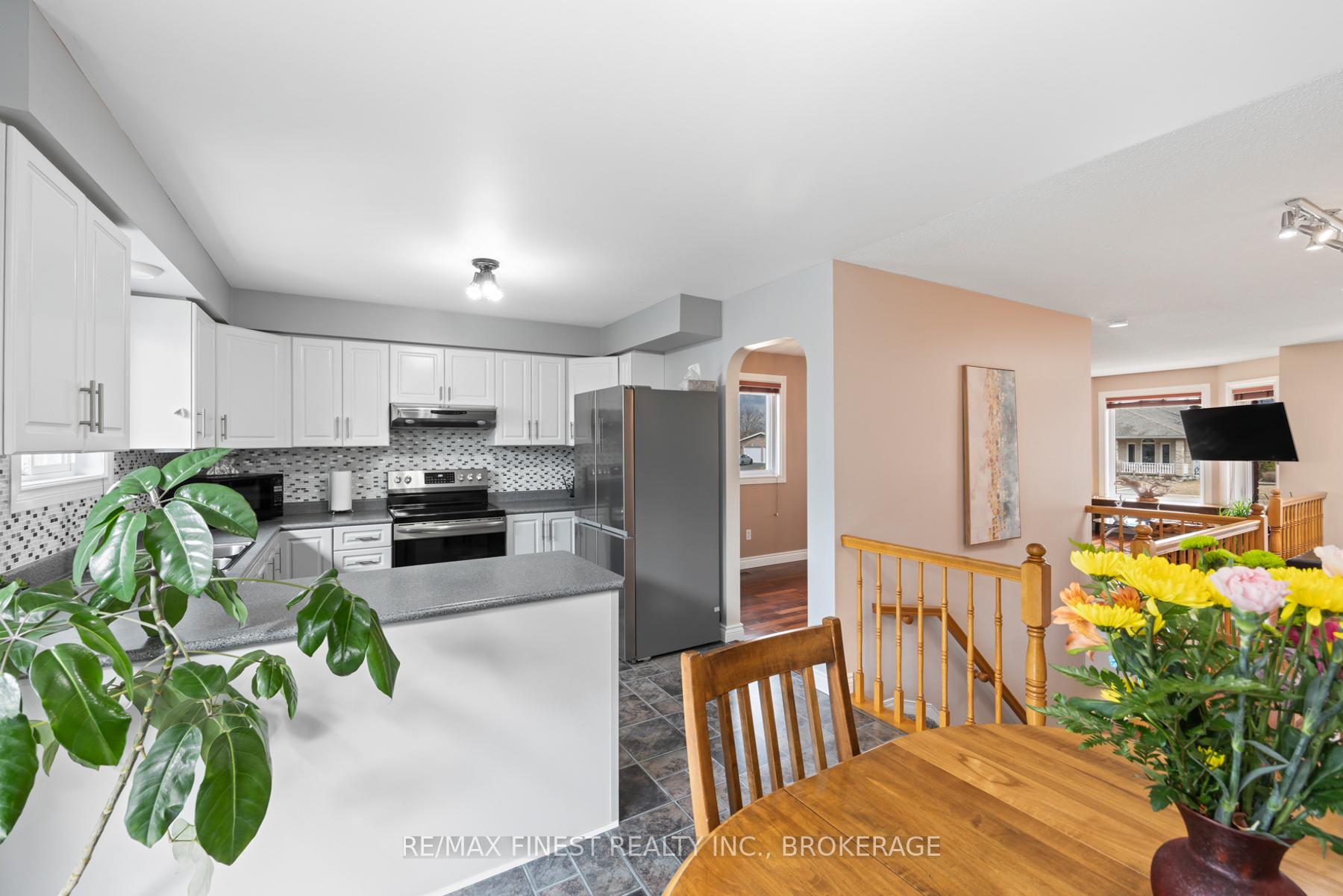 Photo 10 of 525 Citation Crescent, Kingston, City Southwest — HOMEH