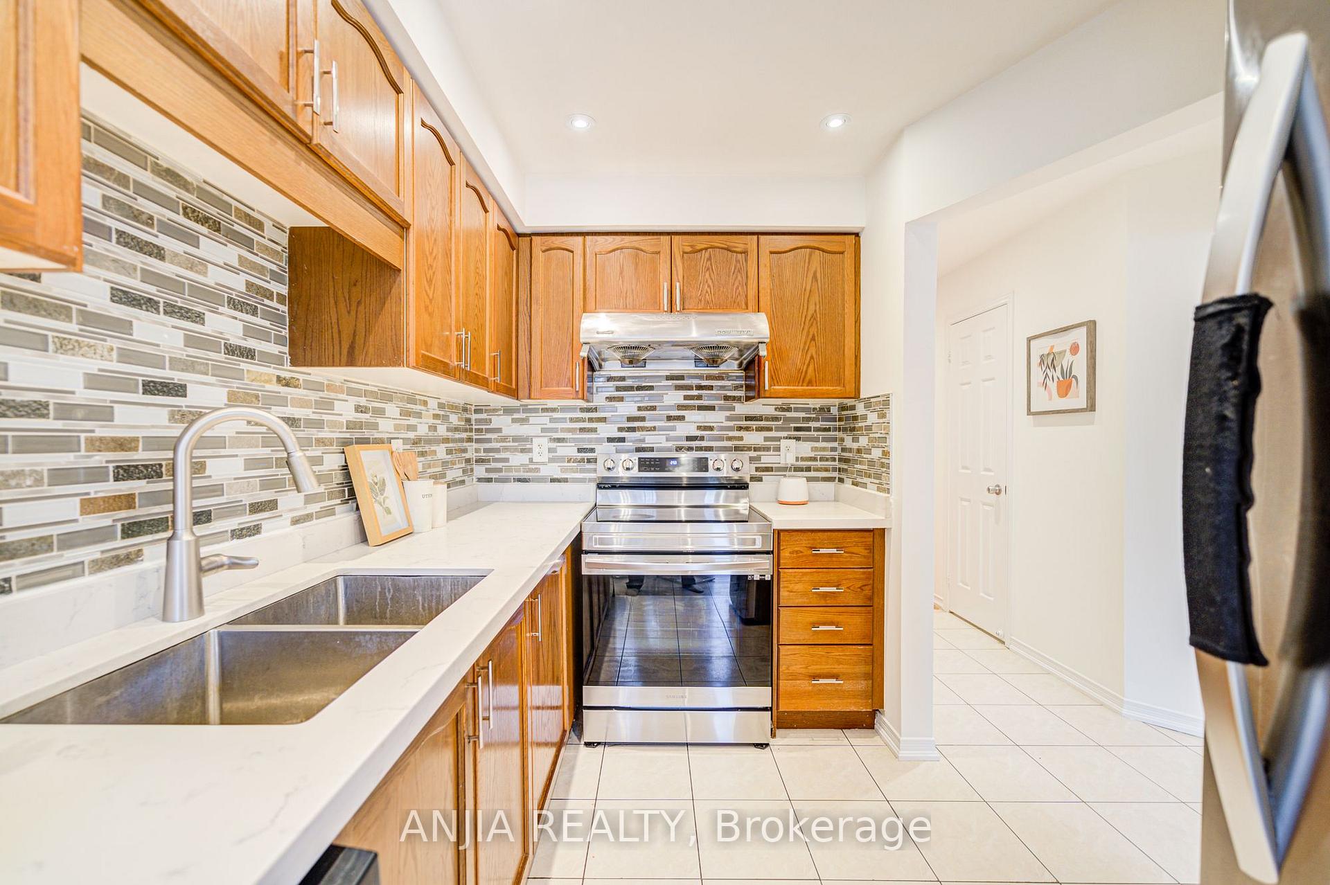 Photo 19 of 5 Hartmoor Street, Markham, Wismer — HOMEH