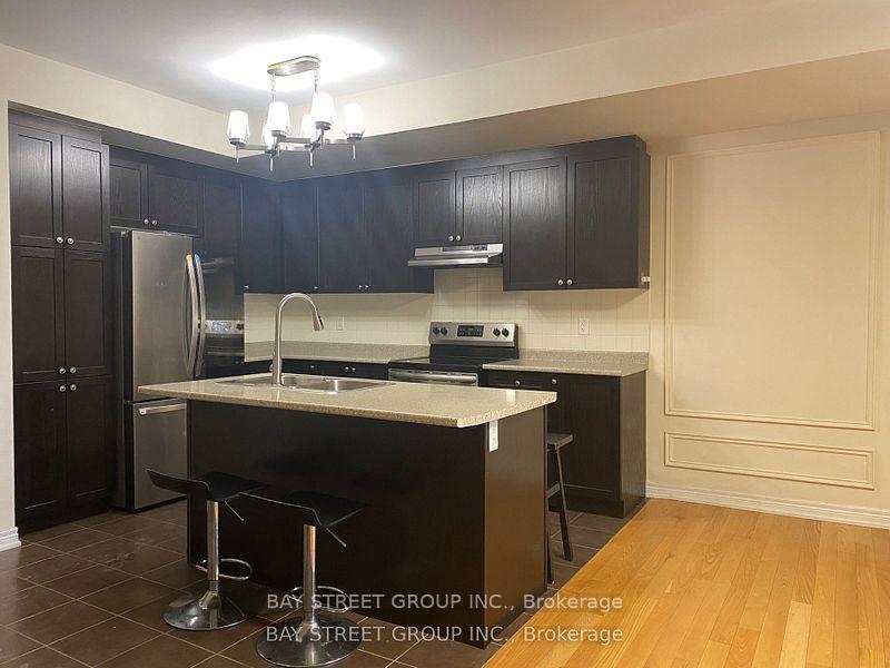 Photo 2 of 13 Alicia Lane, Markham, Box Grove — HOMEH