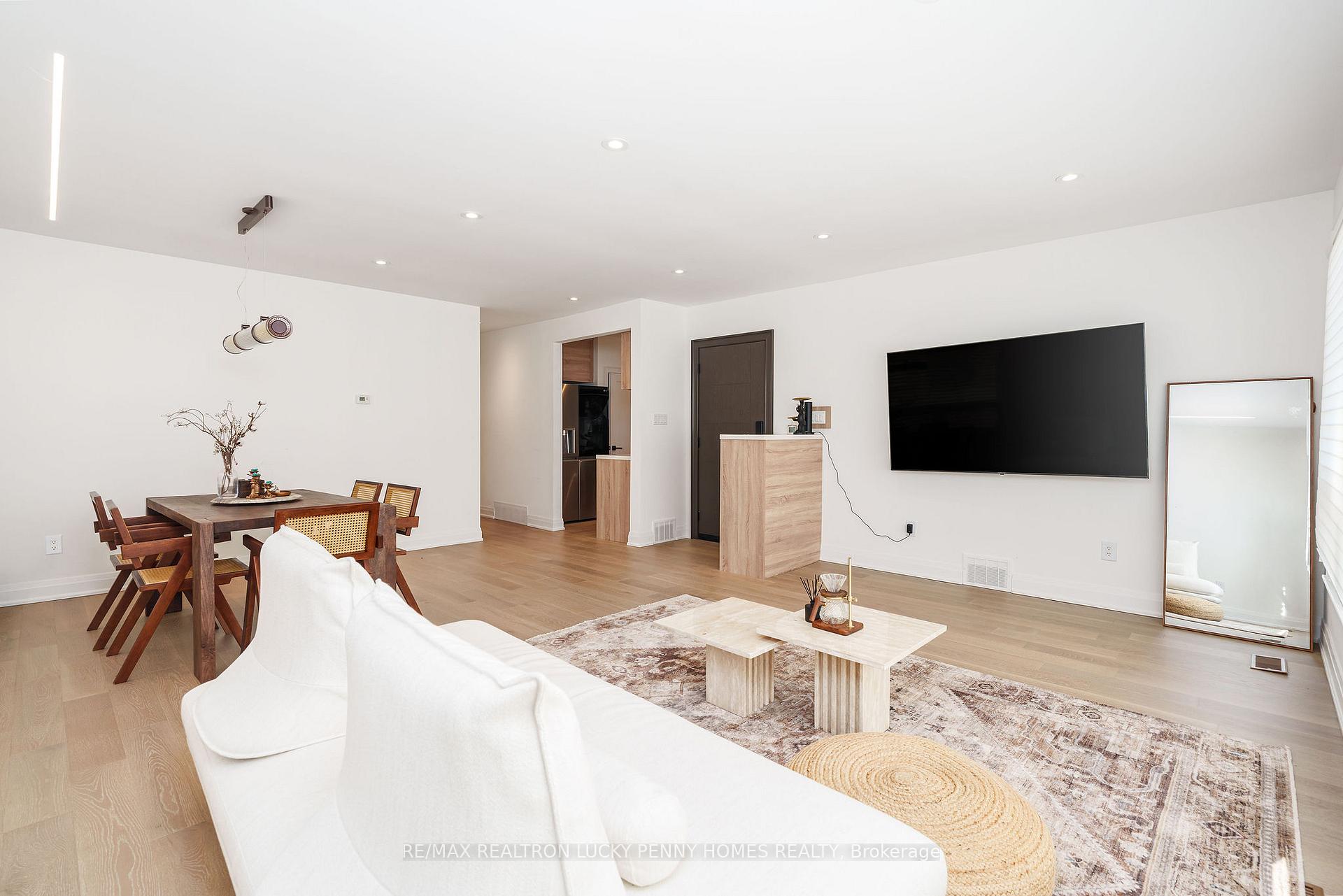 Photo 8 of 3 Grandview Boulevard, Markham, Bullock — HOMEH
