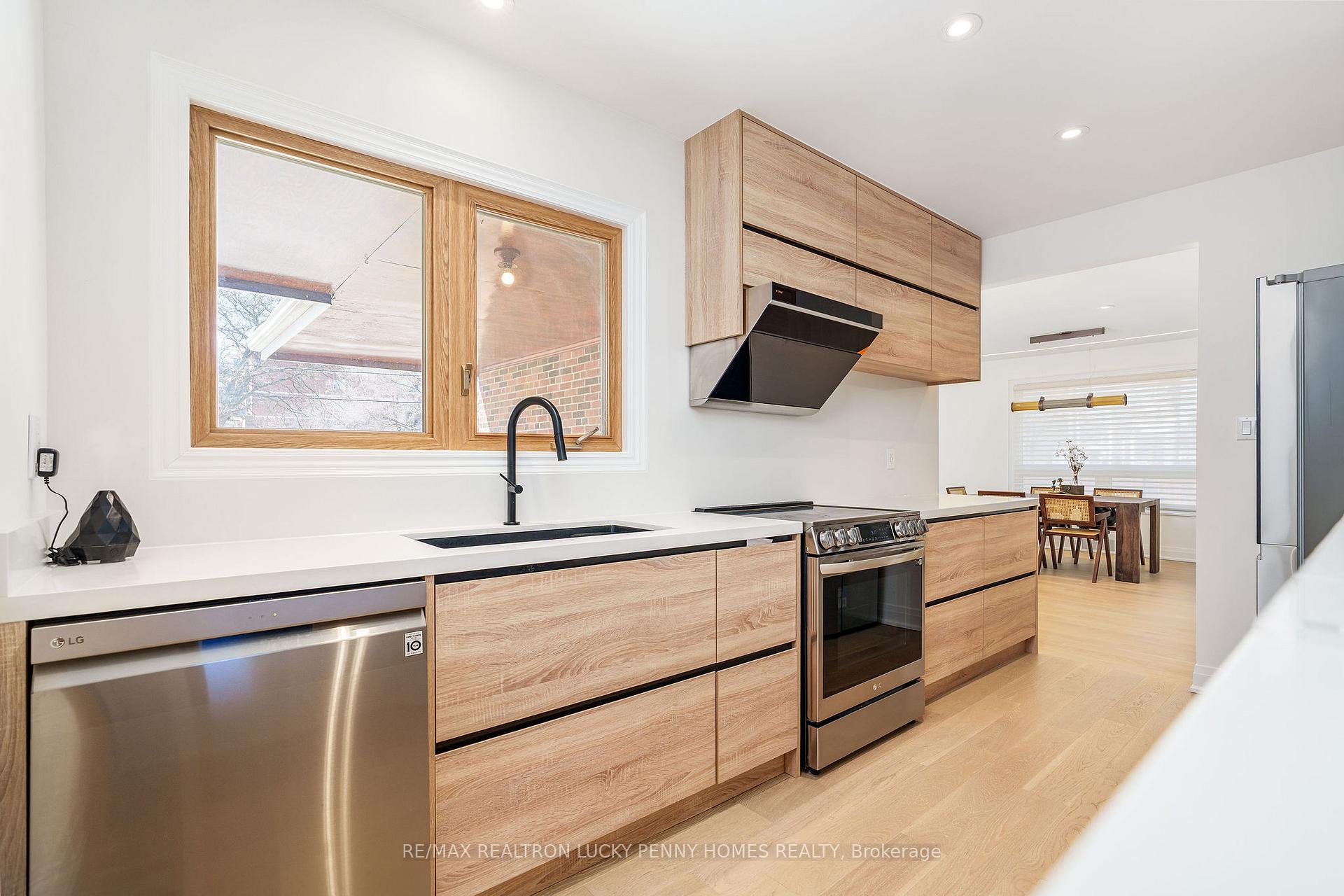 Photo 12 of 3 Grandview Boulevard, Markham, Bullock — HOMEH