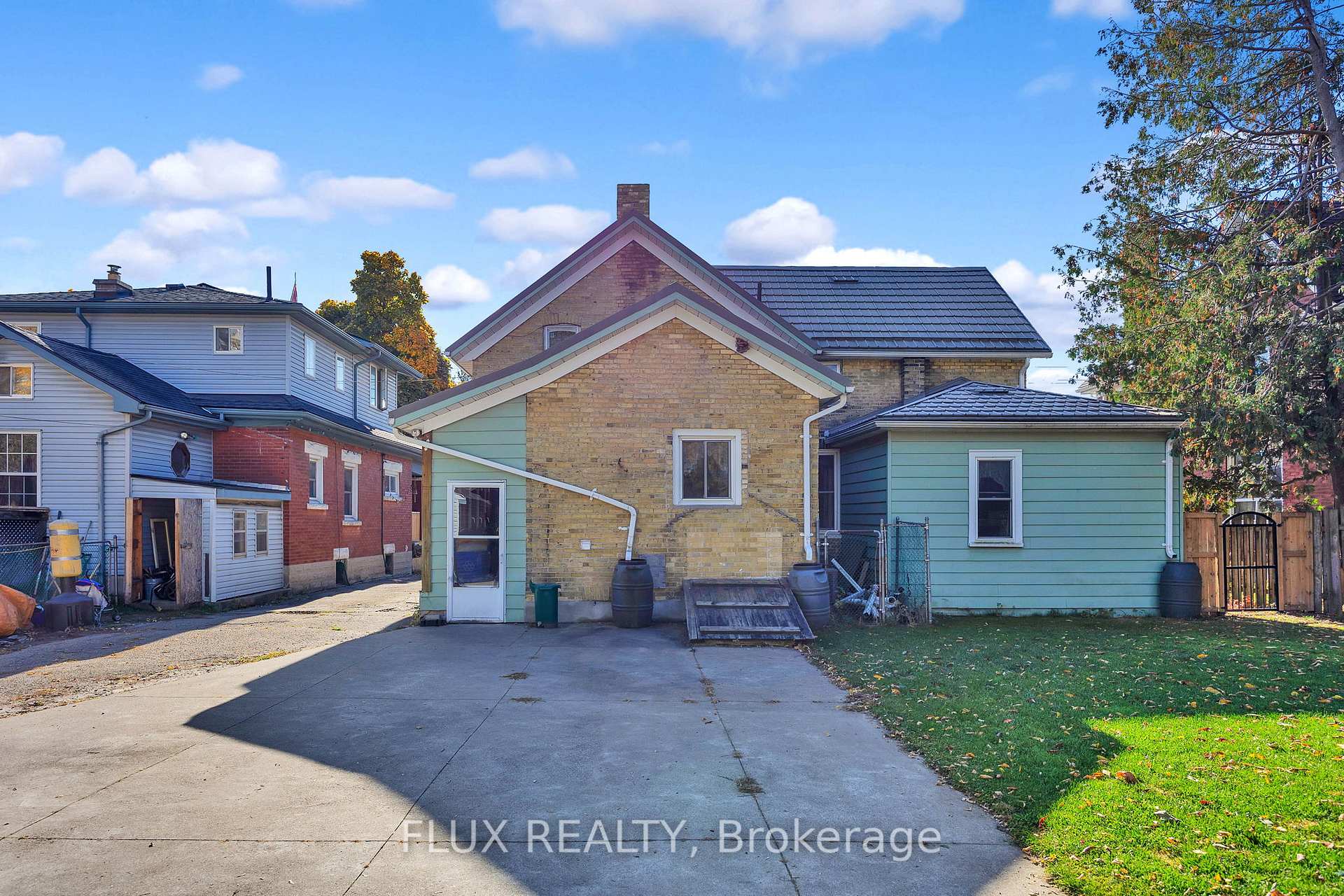 Photo 5 of 102-104 Blucher Street, Kitchener — HOMEH