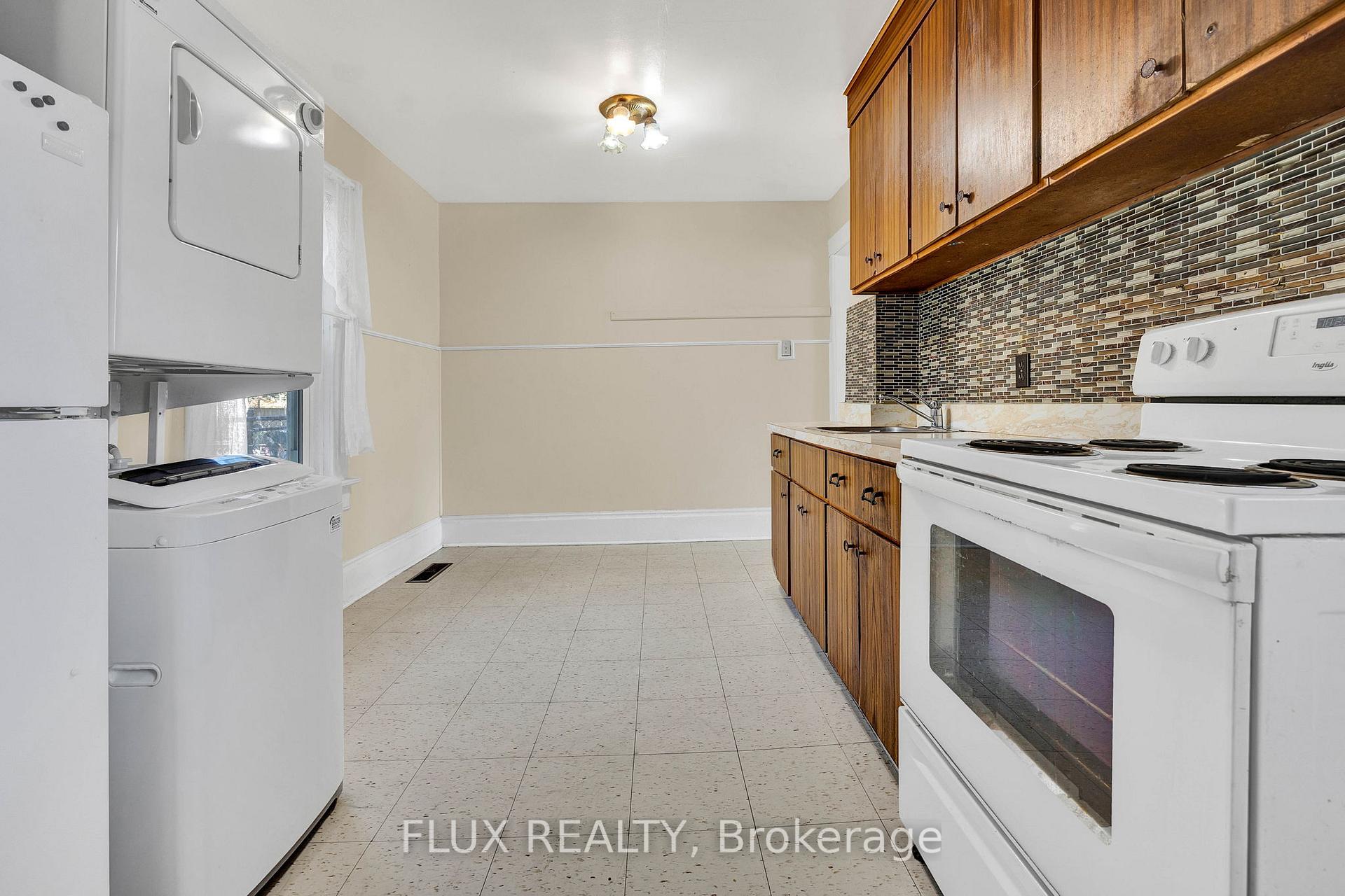Photo 13 of 102-104 Blucher Street, Kitchener — HOMEH