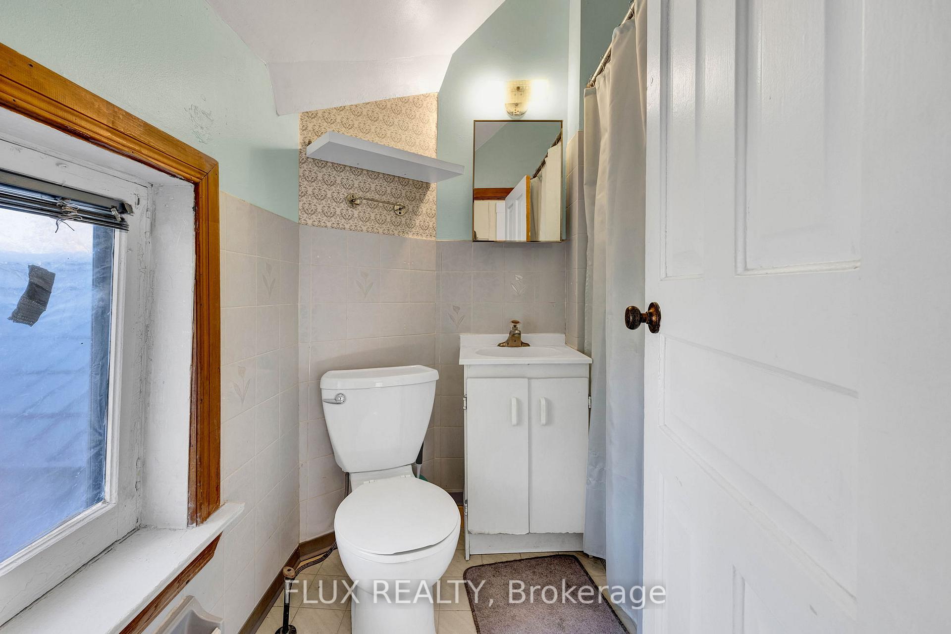Photo 14 of 102-104 Blucher Street, Kitchener — HOMEH