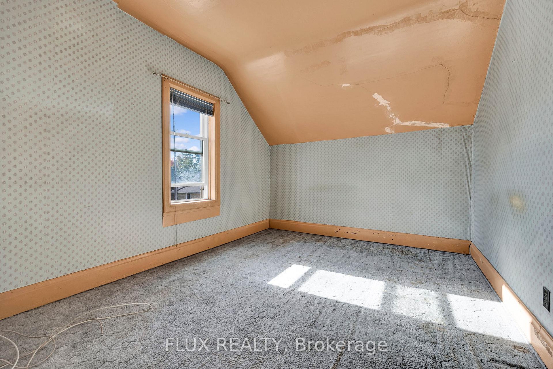 Photo 35 of 102-104 Blucher Street, Kitchener — HOMEH