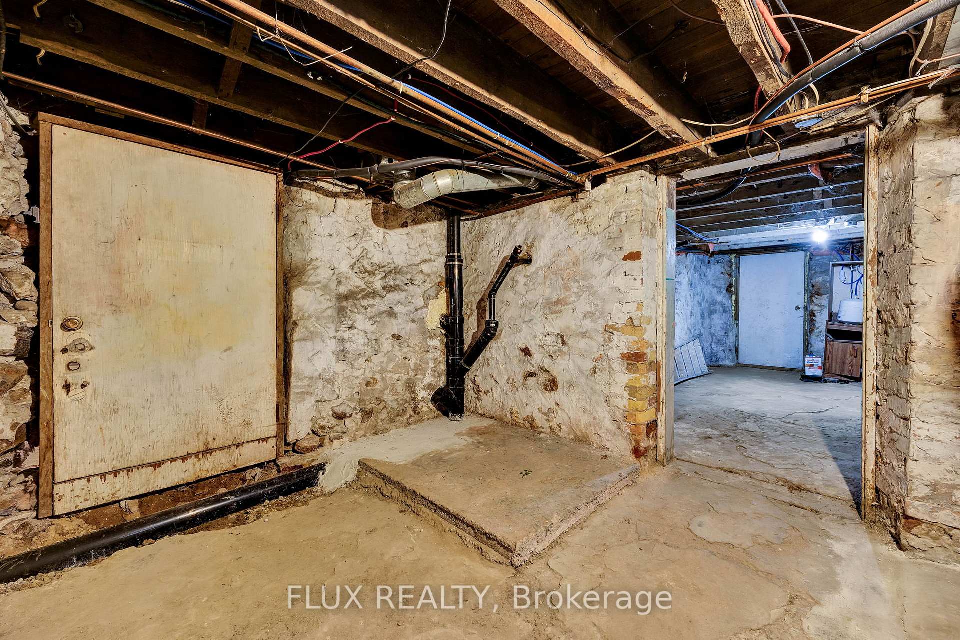 Photo 38 of 102-104 Blucher Street, Kitchener — HOMEH