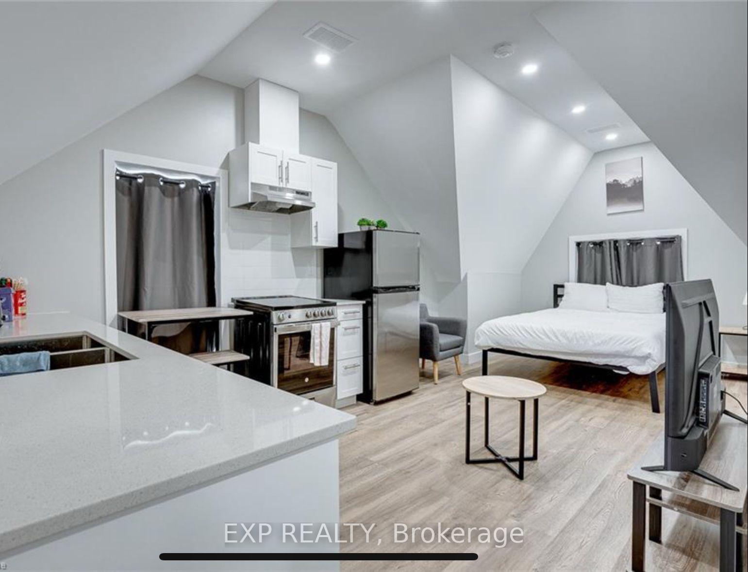 Photo 2 of Unit 4, 102 Wellington Street N, Hamilton, Landsdale — HOMEH
