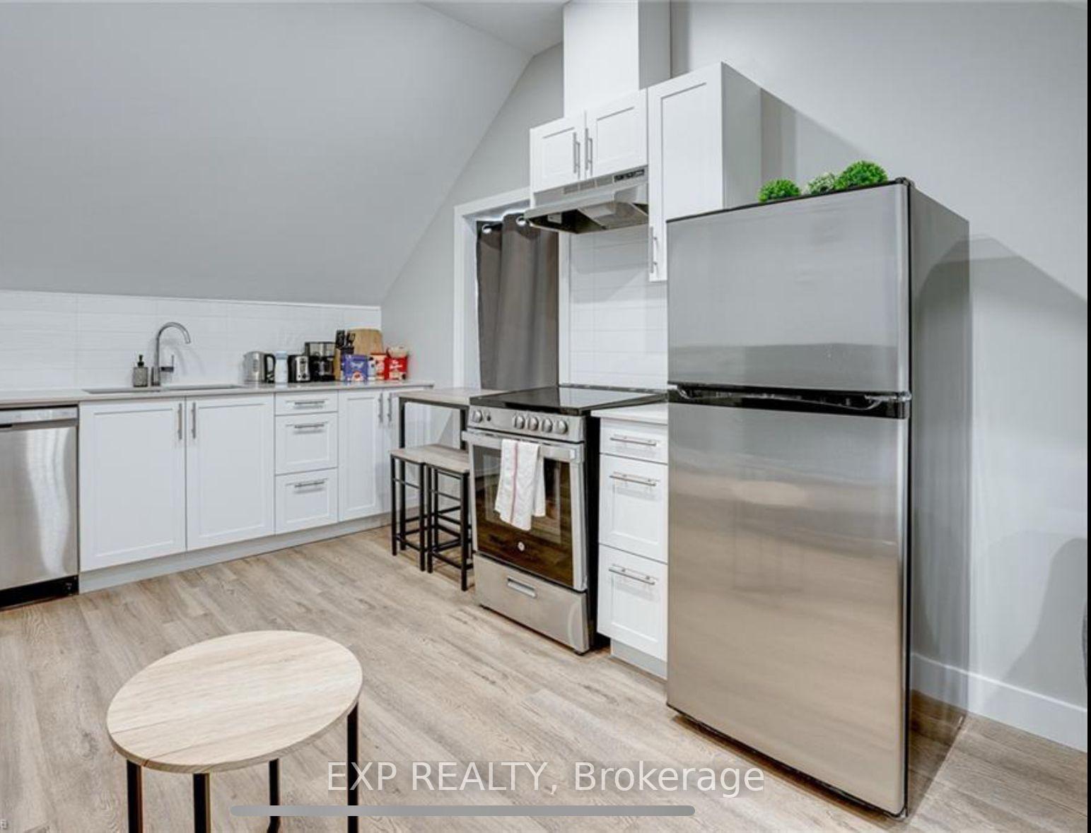 Photo 3 of Unit 4, 102 Wellington Street N, Hamilton, Landsdale — HOMEH