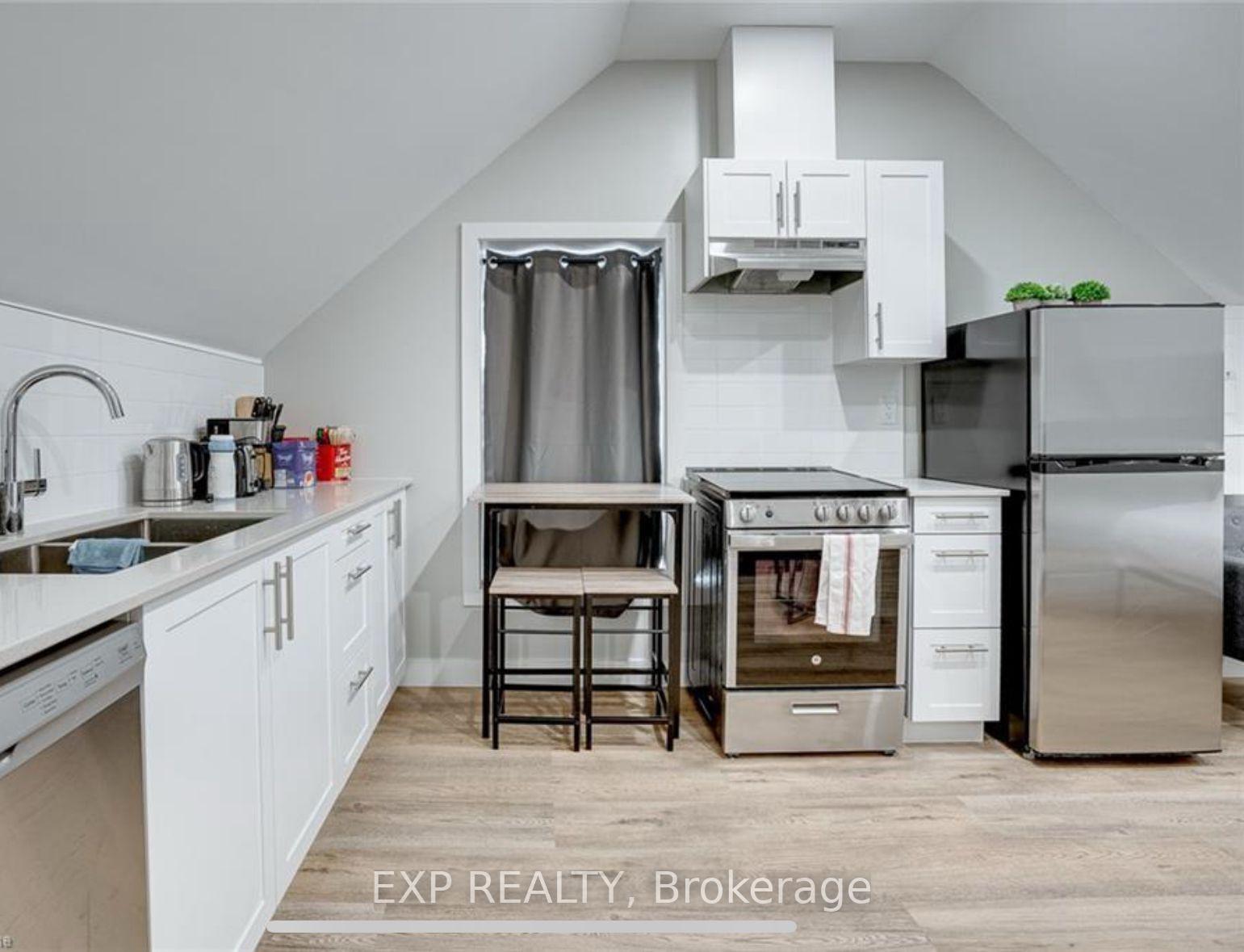 Photo 4 of Unit 4, 102 Wellington Street N, Hamilton, Landsdale — HOMEH