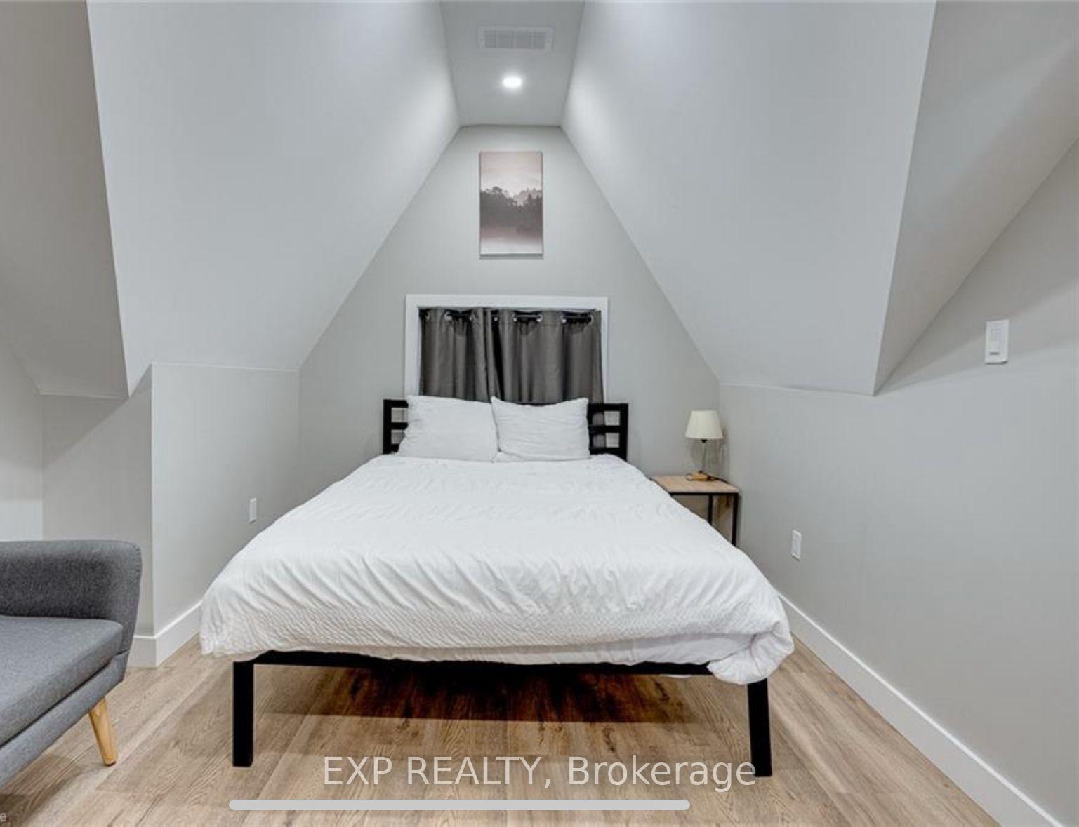 Photo 6 of Unit 4, 102 Wellington Street N, Hamilton, Landsdale — HOMEH