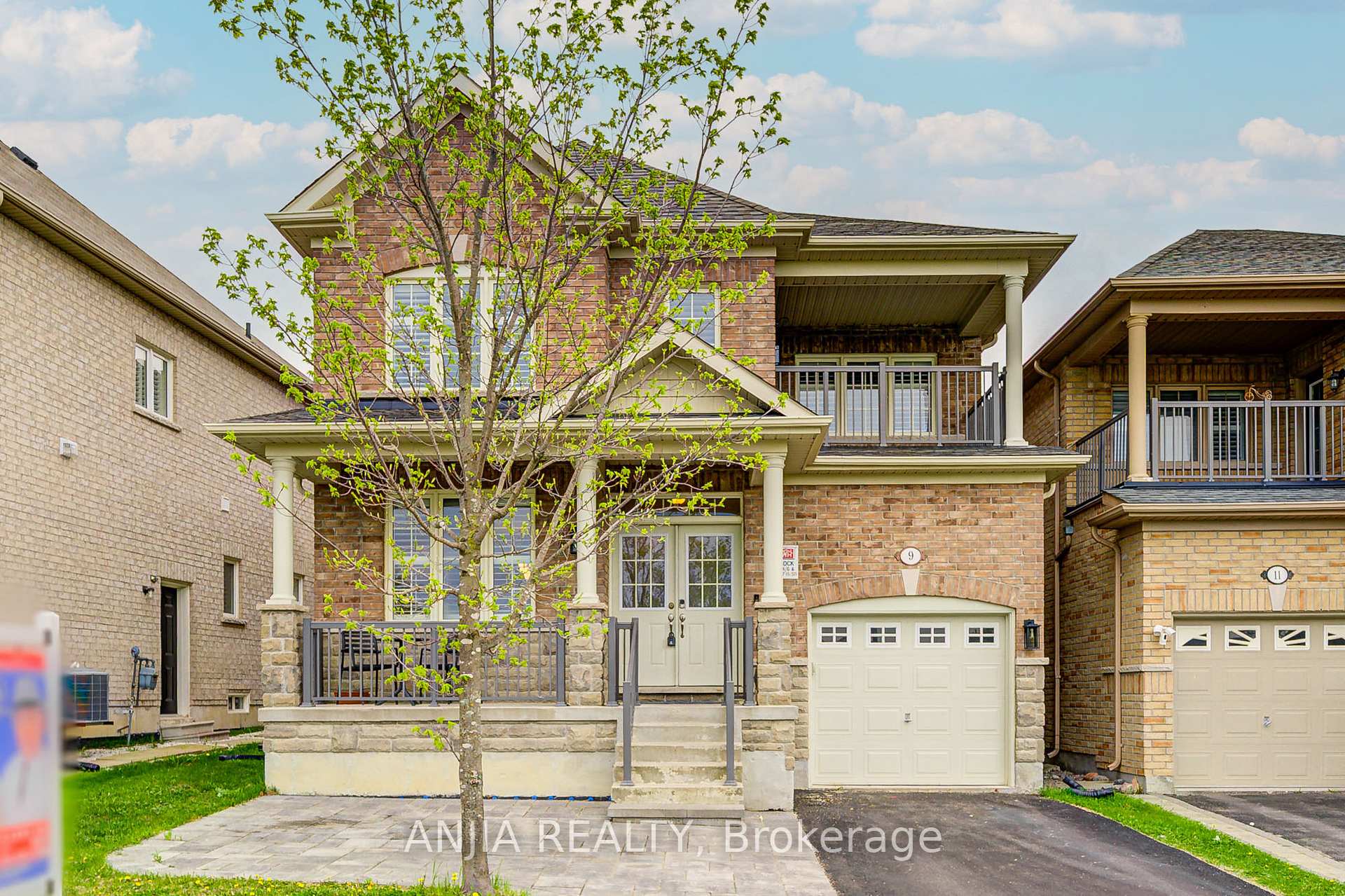 Photo 1 of 9 Desjardin Drive, Markham, Greensborough — HOMEH